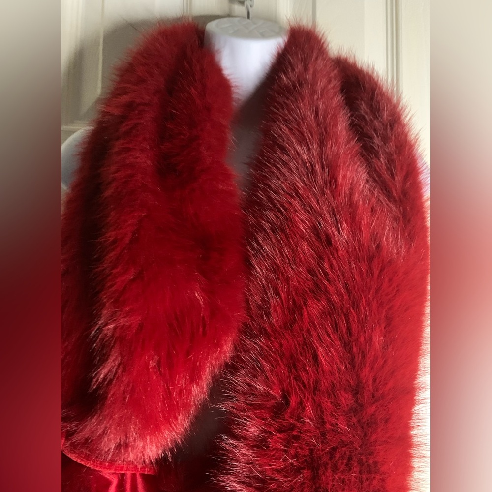 Luxurious Red Faux Collar Scarf w side string. - Picture 5 of 6